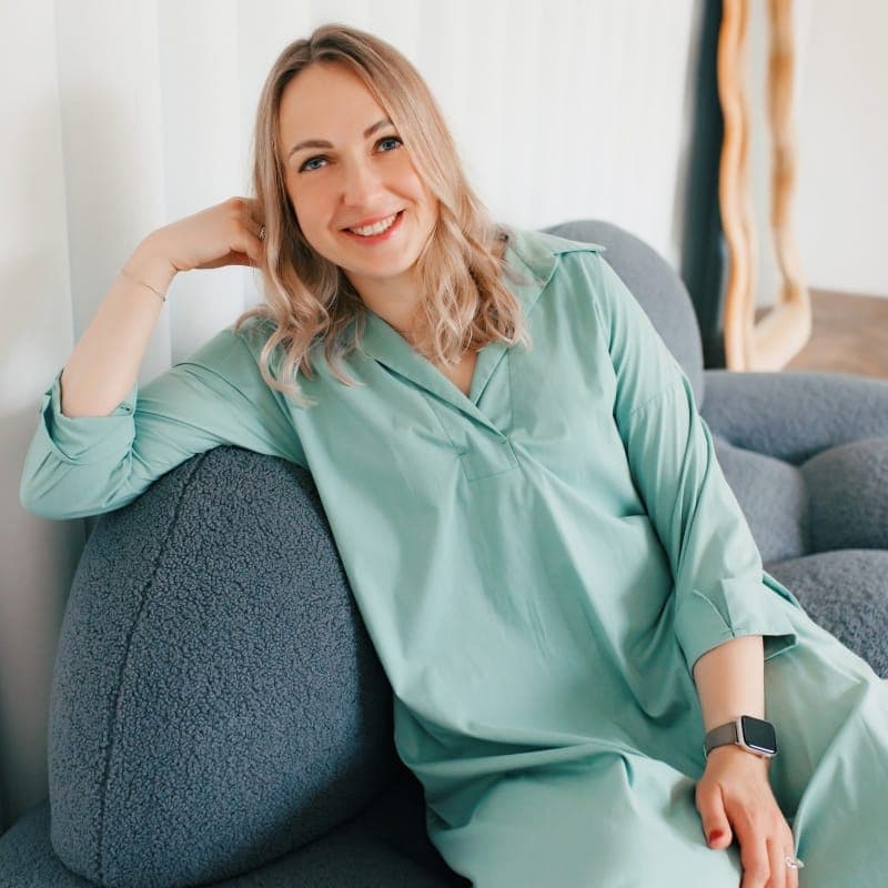 Online psychologist Alyona Busel